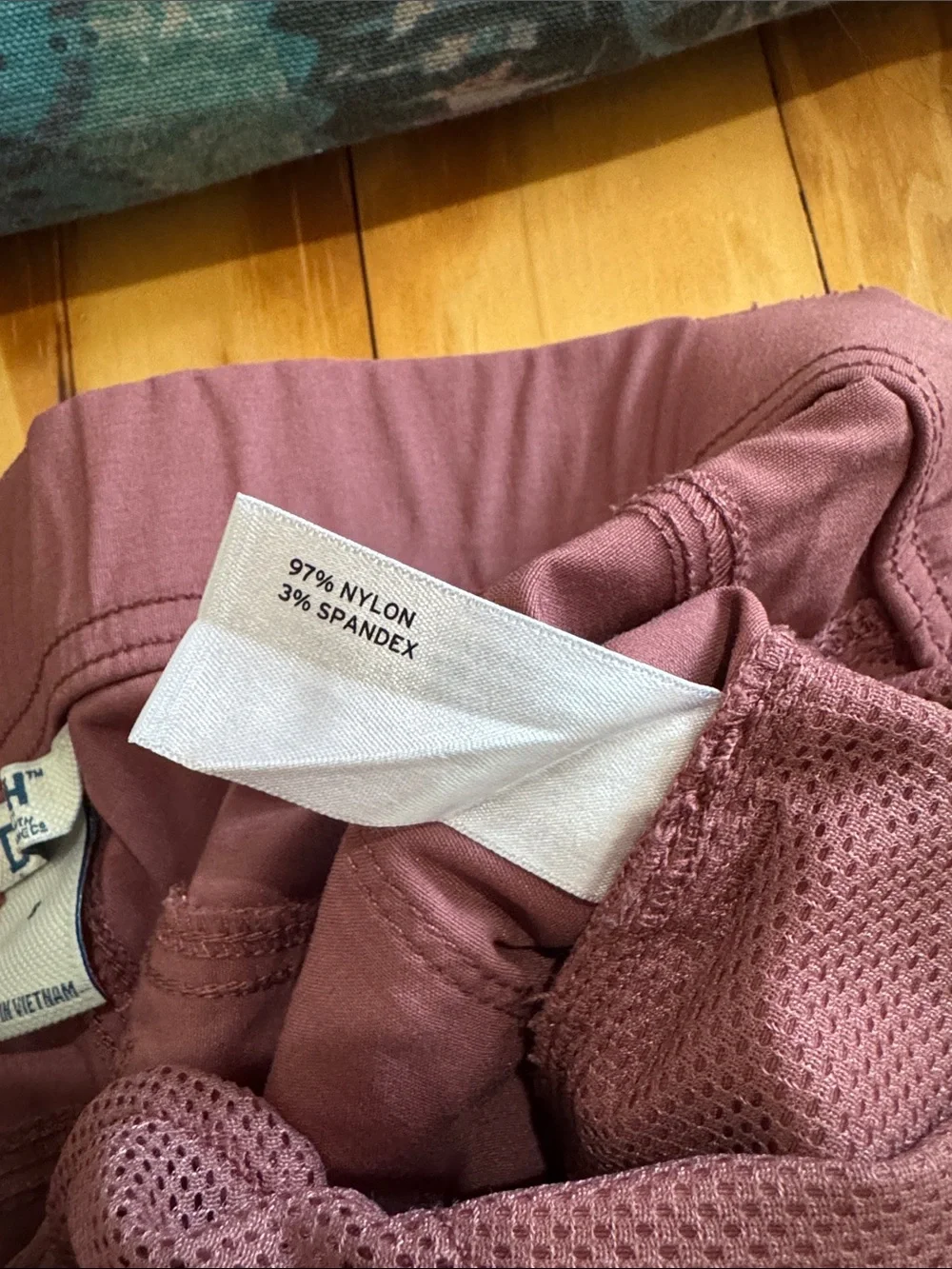 Duluth Trading Co Women's Cargo Shorts in Dusty Rose - Picture 8 of 9